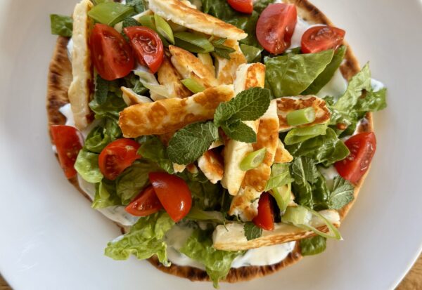 Flatbread with halloumi cheese and salad